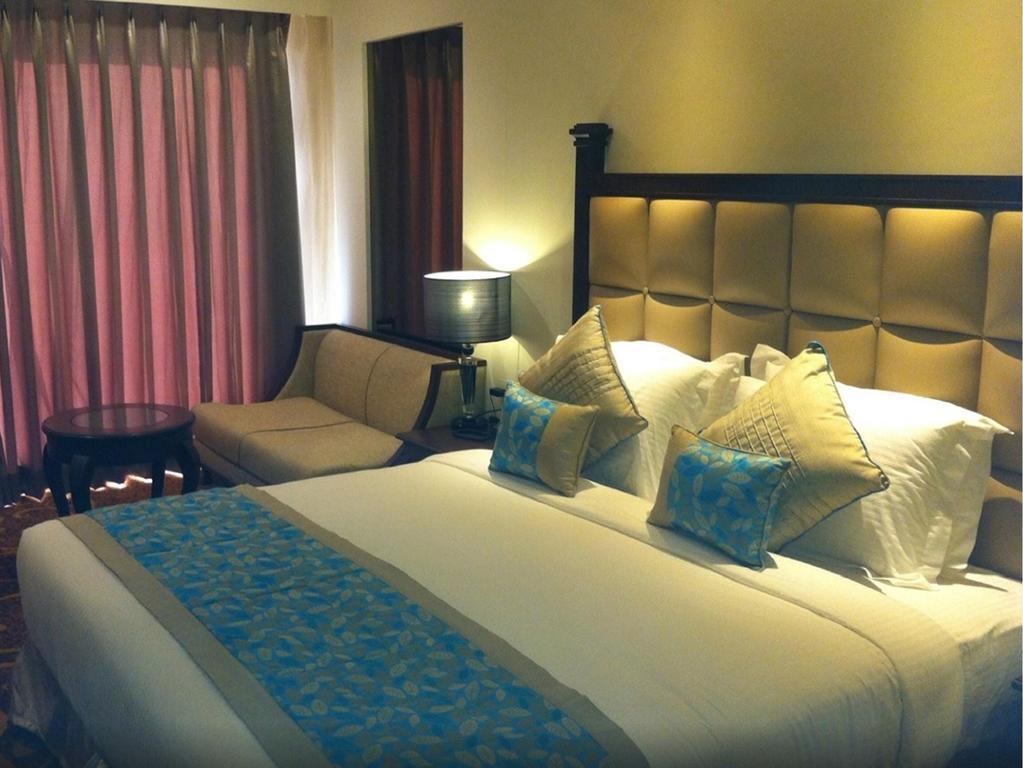 Country Inn & Suites By Radisson, Бхатинда Экстерьер фото