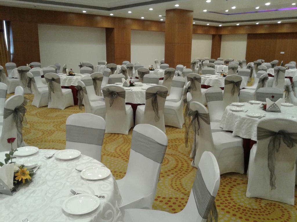 Country Inn & Suites By Radisson, Бхатинда Экстерьер фото