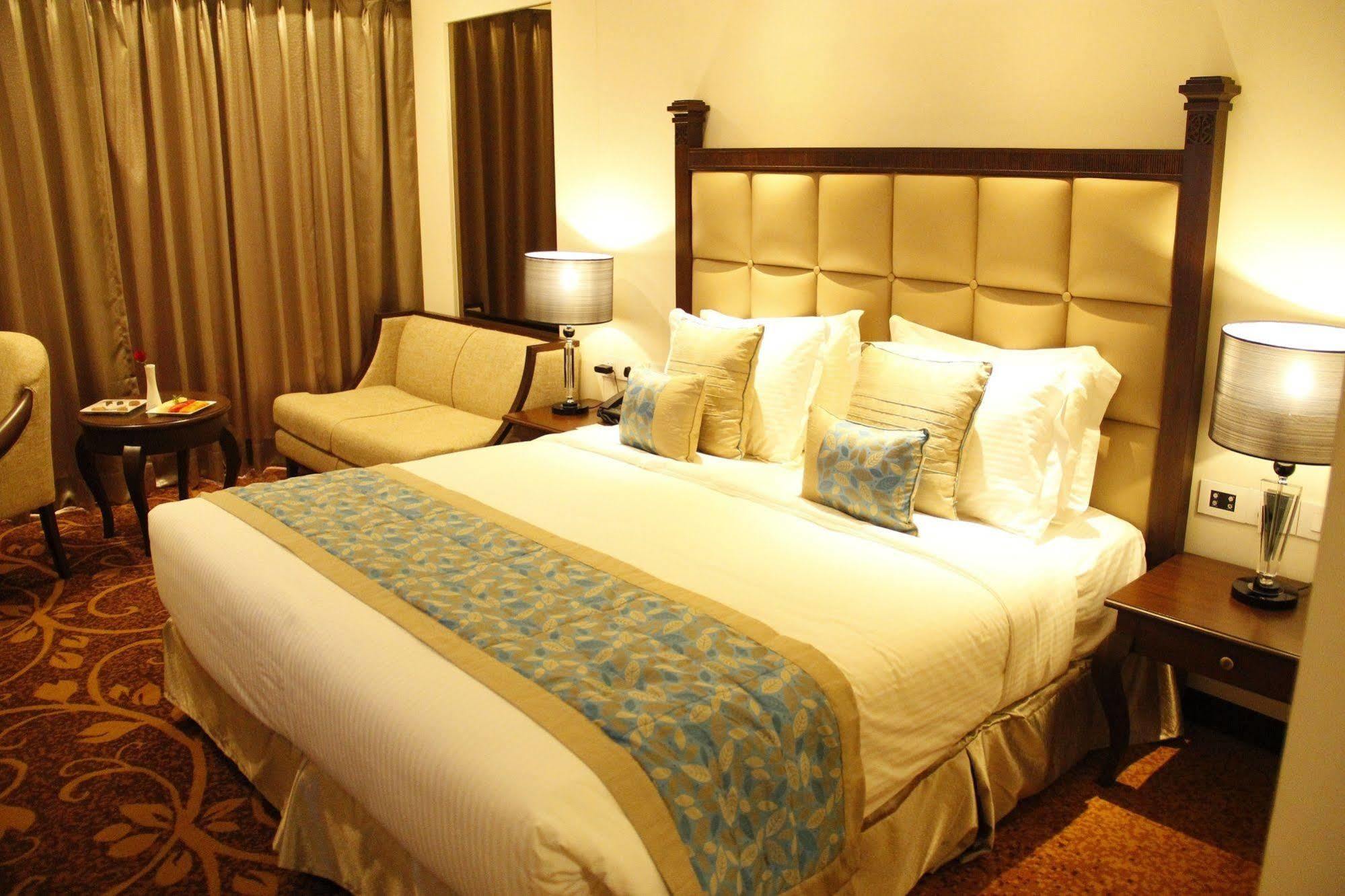 Country Inn & Suites By Radisson, Бхатинда Экстерьер фото